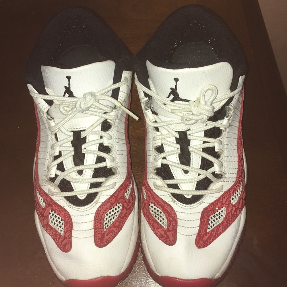 Air Jordan 11 Retro Low IE